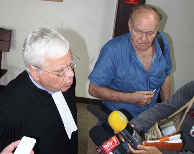 Relaxé dans le volet "atteinte à la vie privée" de l'affaire des "RG" de la présidence, Gaston Flosse avait été condamné pour le recrutement de ses agents. L'affaire du SED, elle, doit être retenue demain jeudi.