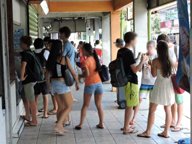 Le CESC souhaiterait qu'une réglementation soit mise en place pour les vendeurs de nourriture près des établissements scolaires.