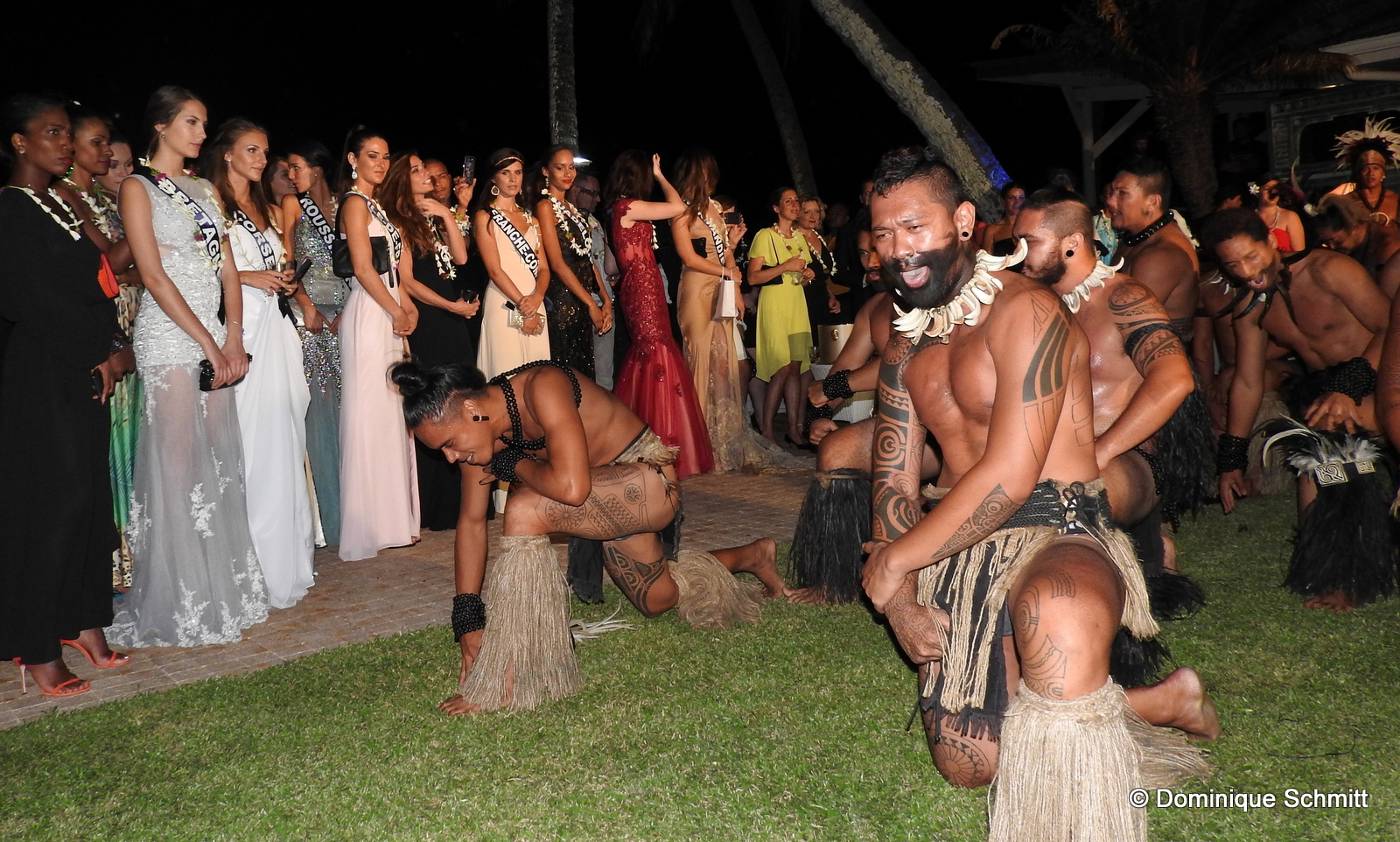 Les guerriers marquisiens ont impressionné les princesses.