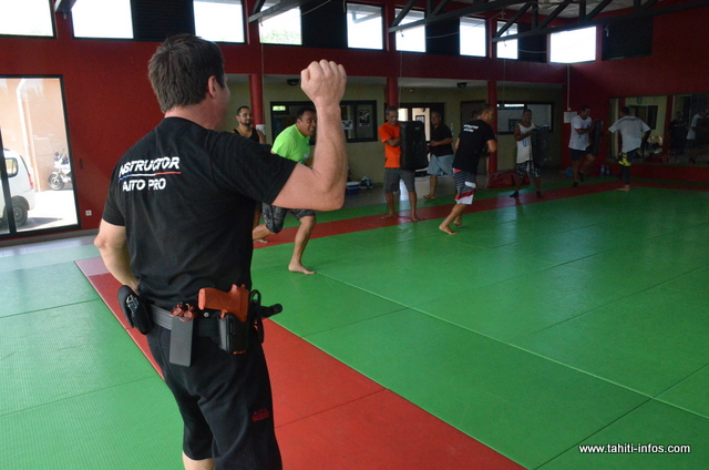 Thierry Delhief motive ses troupes. Cette formation avec les agents de Papeete durera trois semaines, avec des évaluations à chaque fin de stage, réalisées par un agent assermenté de la DSP