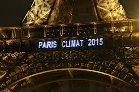 COP21: une chaîne humaine à Paris, des défilés dans le monde