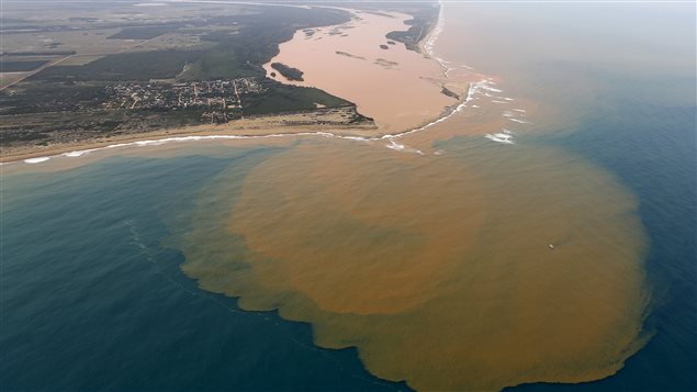 Brésil/Catatrophe écologique: Brasilia réclame 5,2 milliards de dollars aux compagnies minières