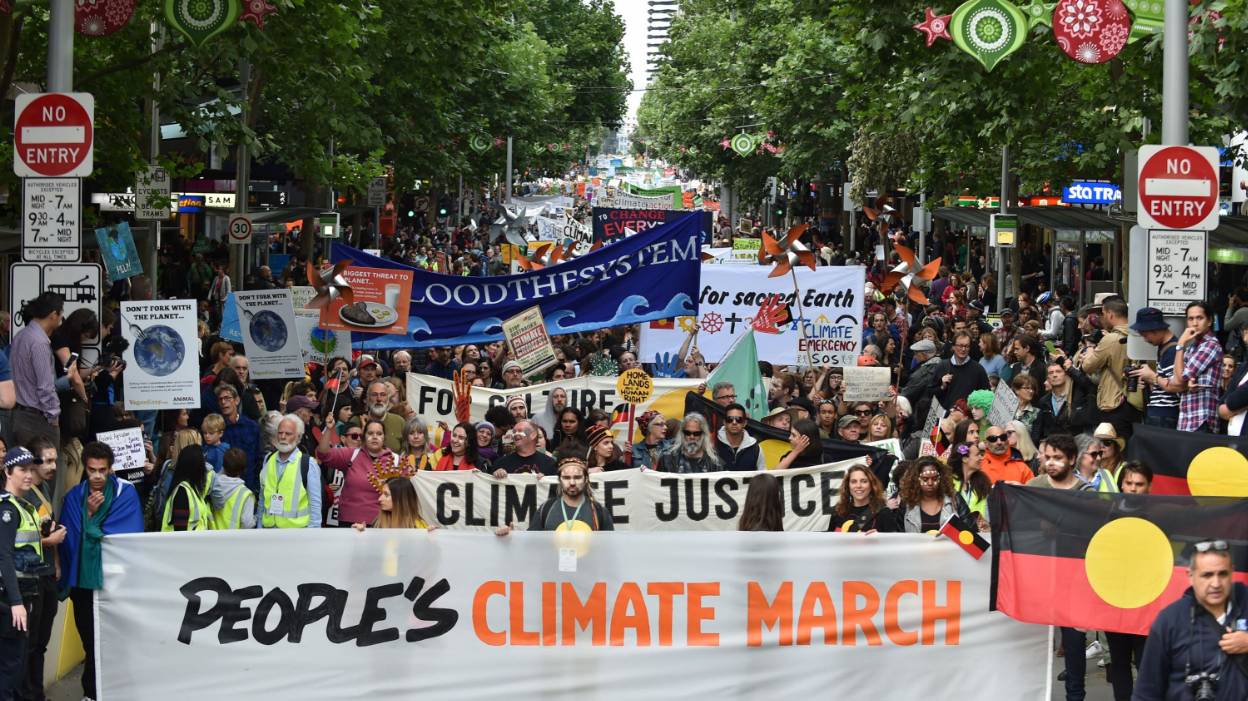 Des dizaines de milliers d'Australiens donnent le coup d'envoi des marches pour le climat