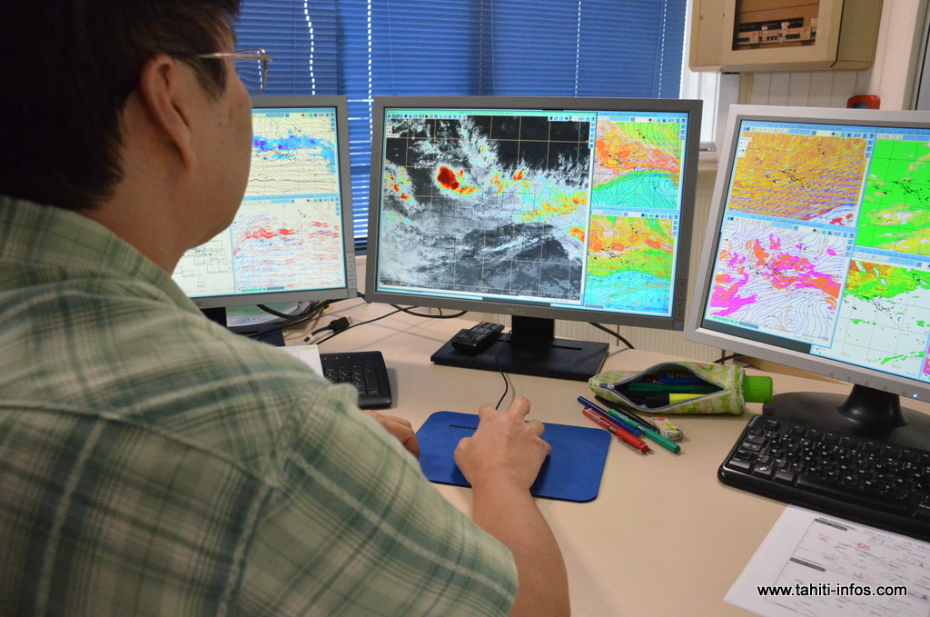 Une expertise en analyse cyclonique est faite en temps réel par les météorologues de Faaa où un technicien est mobilisé 24 heures sur 24 à l’observation de ce phénomène dépressionnaire inquiétant.