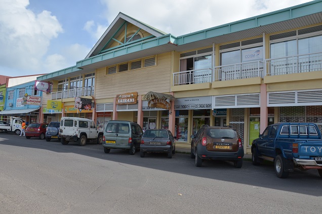 La commune de Uturoa compte 4 174 habitants (sur 34 581 habitants recensés aux Iles Sous-le Vent en 2012), avec une légère baisse de la population entre 2007 et 2012.