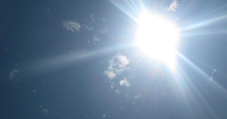 La dernière fois que la Polynésie française avait essuyé ce genre d'épisodes de fortes chaleurs, avec des minima très élevées remonte à 2009/2010, juste avant le cyclone Oli.