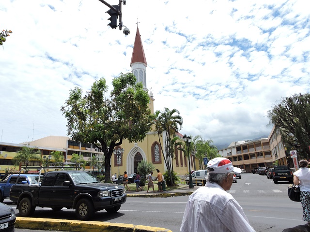 La cathédrale de Papeete ne sera ouverte qu’aux heures des offices à partir de ce lundi. Soit du lundi au vendredi de 5h à 7h30,(le mercredi de 11h30 à 13h), le samedi de 5h à 7h30 et de 17h à 19h30 et le dimanche de 7h à 9h30. En dehors de ces heures, les portes de la Cathédrale seront fermées