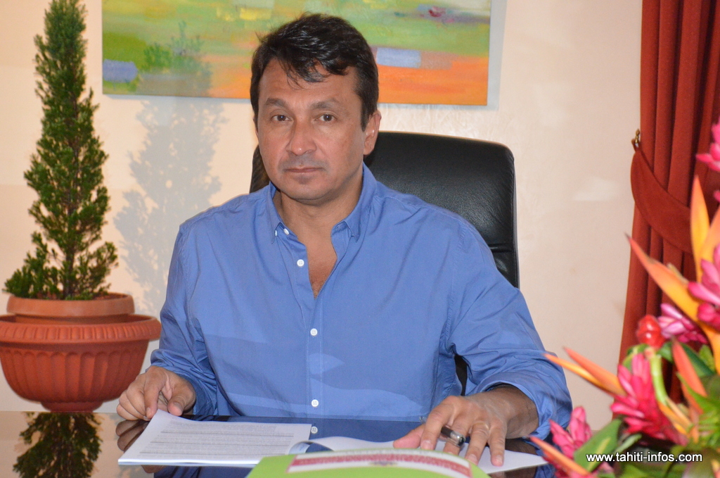 Nuihau Laurey annonce la rédaction d’une question écrite, avec son homologue Lana Tetuanui, pour demander au Premier ministre de préciser l’attitude de l’Etat vis-à-vis des engagements pris avec les Polynésiens, notamment dans le cadre de la dette de l'après-nucléaire.