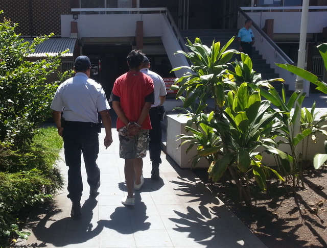 Arrivé menotté entre deux policiers, le gendre aux pulsions suicidaires a été condamné à 12 mois de prison avec sursis.