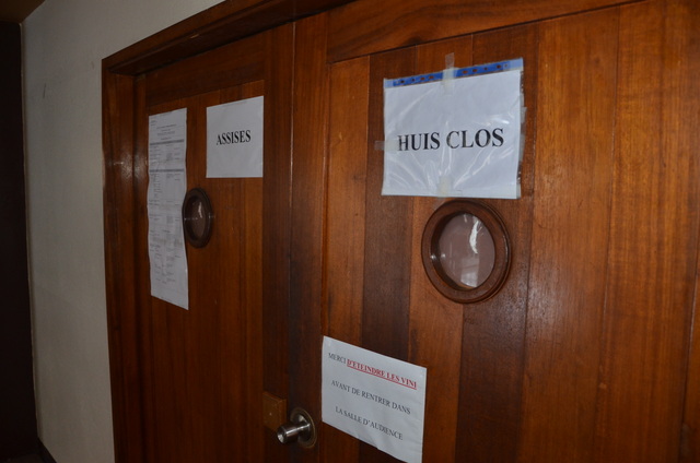 Le procès s'est déroulé à huis clos partiel. L'accusé a reconnu intégralement les faits mais sans vraiment les expliquer.