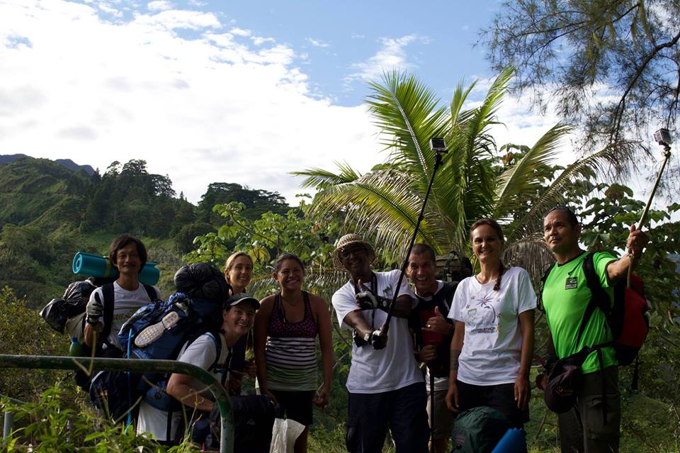Le groupe des rando-nettoyeurs mobilisé au cours du week-end dernier pour des travaux de bricolage dans les refuges du mont Aorai.