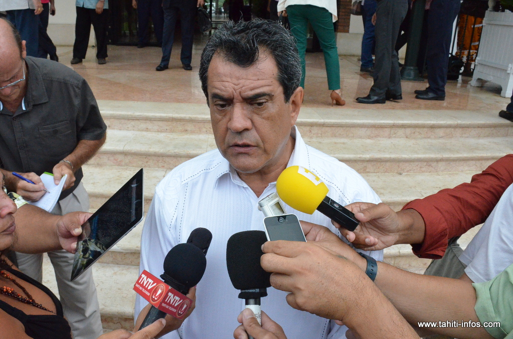 Edouard Fritch a officiellement présenté le groupe Rassemblement pour une majorité autonomiste constitué jeudi matin autour de 29 représentants.