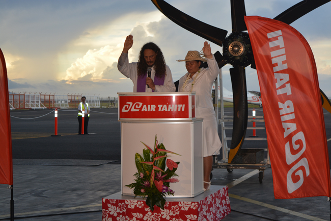 La bénédiction avec le père Christophe et le pasteur Sabrina.