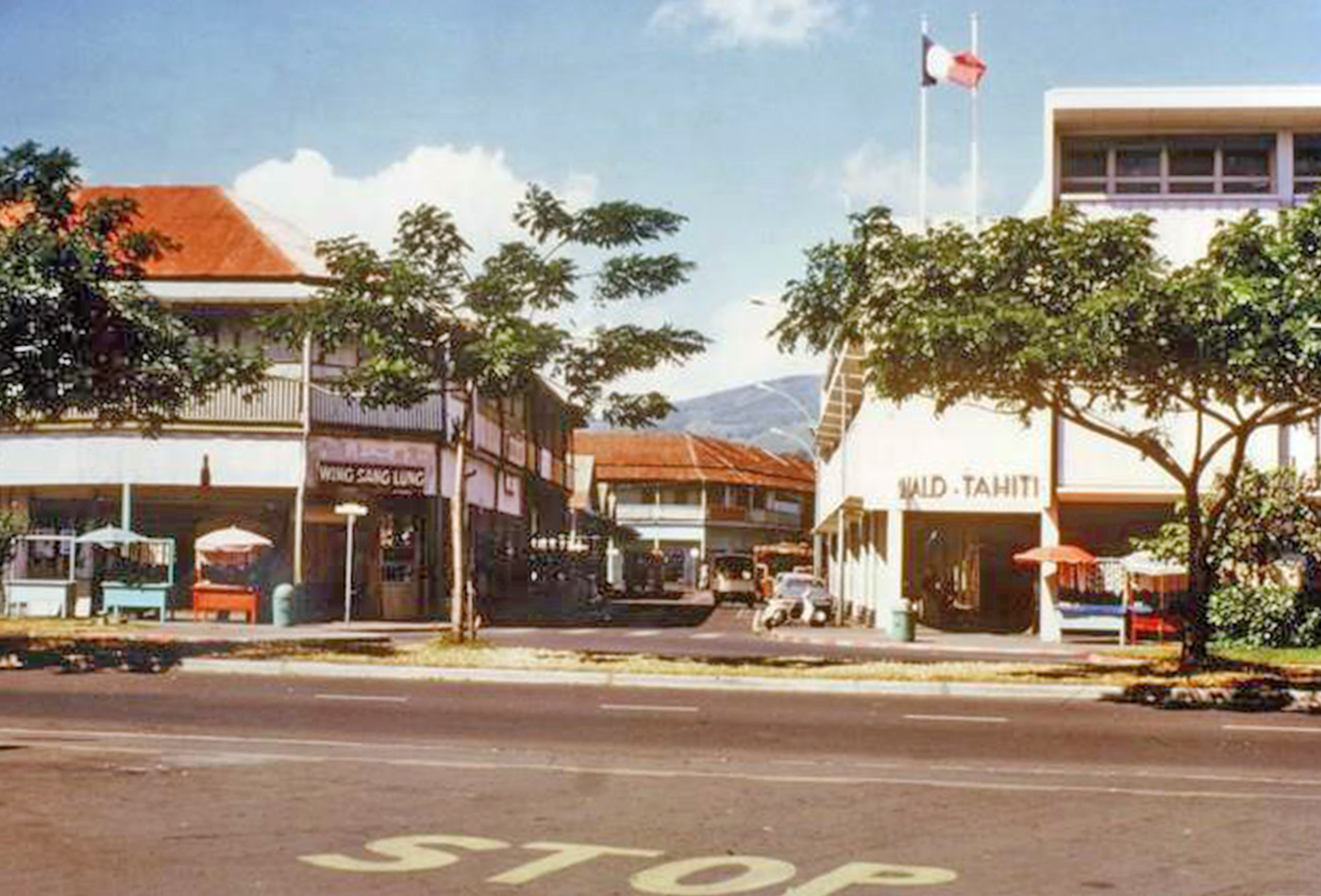 La rue du 22 septembre 1914, au carrefour coté mer, en 1974