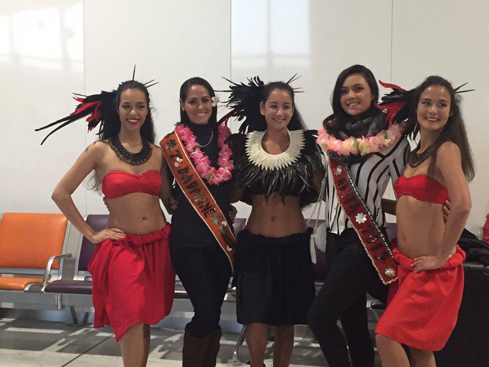 Les dauphines de Miss Tahiti à Paris pour la soutenir