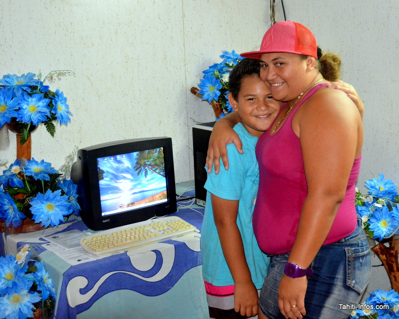 60 enfants défavorisés de Faa'a ont reçu leur premier PC