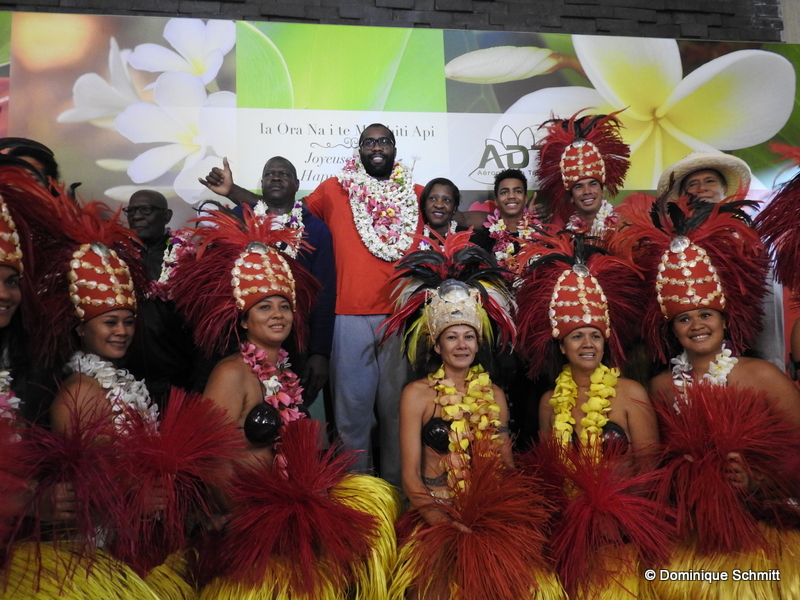 Le colosse de plus de 2m et un quintal animera des "training camps" à Fautaua les 21, 22 et 23 décembre et ira à la rencontre des jeunes Polynésiens.