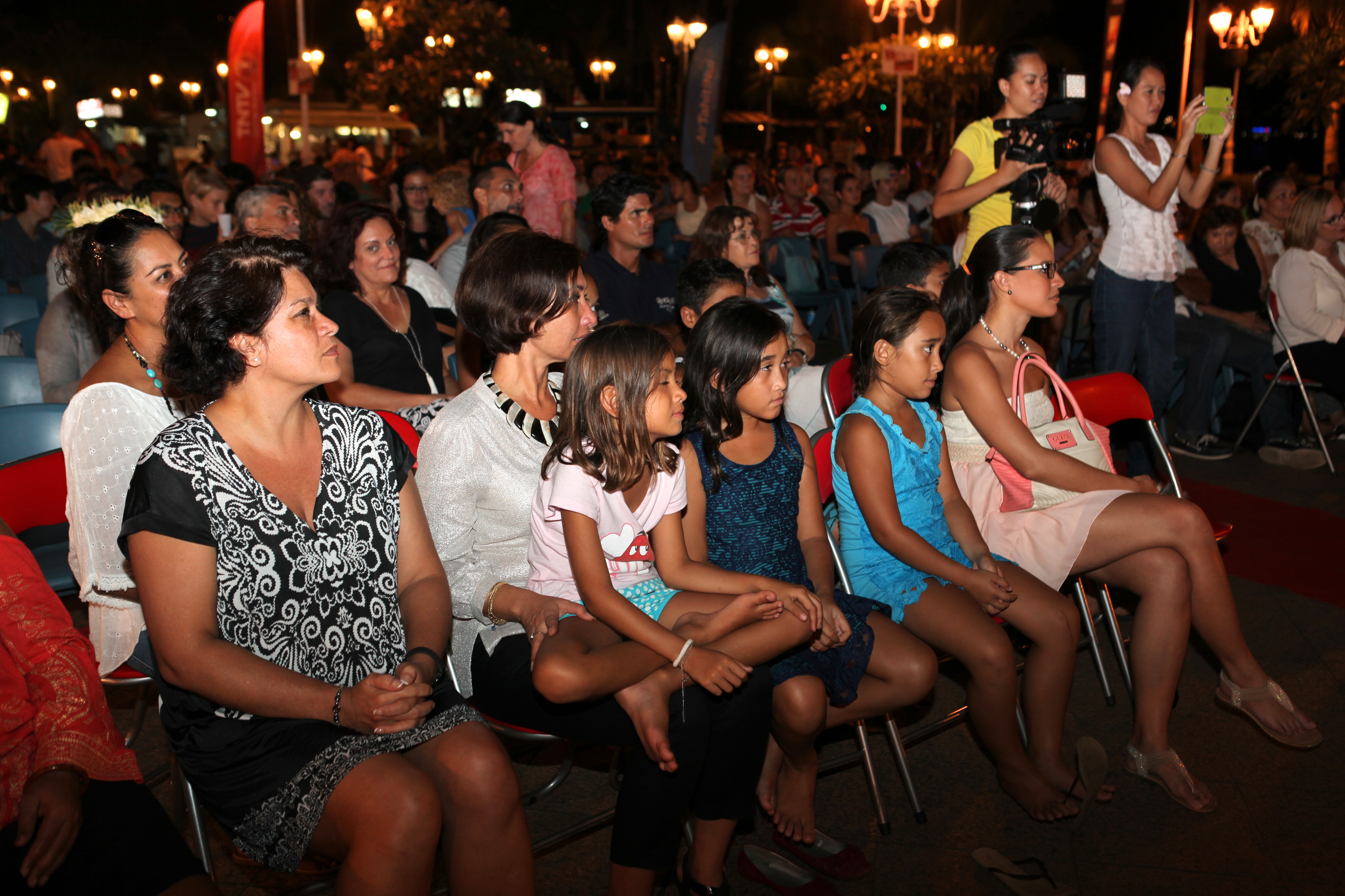 Les films sélectionnés ont été projetés sous l'œil attentif du public, et notamment de Nicole Sanquer, ministre de l'Éducation, et de Mateata Maamaatuaiahutapu, directrice générale de TNTV. (Photo : SB)