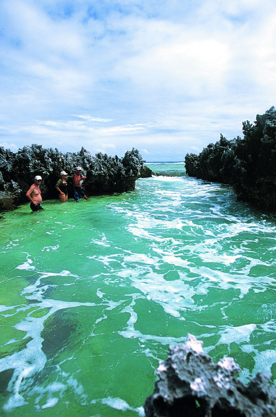 Parfois, l'océan se rappelle au bon souvenir des randonneurs. Il faut alors se mettre à l'abri du courant, qui peut être violent.