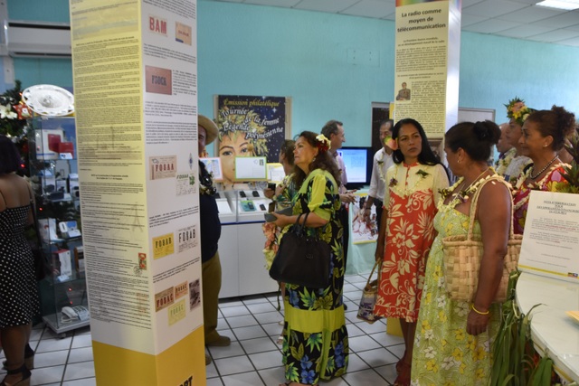Des totems relatant cette première liaison radiotélégraphique entre Tahiti et la France ont été installés au sein du bureau de Poste de Mahina.