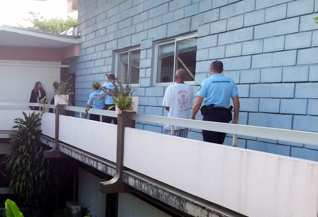 Un mandat de dépôt a été décerné contre le tane pour ces violences réciproques, il a quitté le palais de justice pour Nuutania.