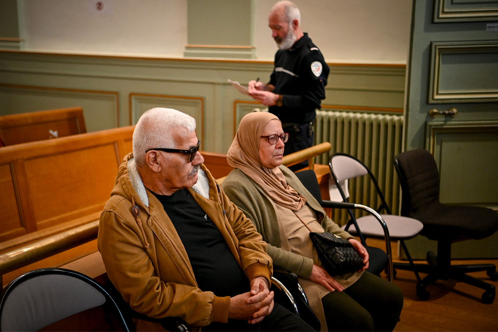 Les parents de la victime Chahinez Daoud. Christophe ARCHAMBAULT / AFP