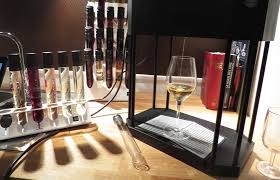 Une startup française expose "le Nespresso du vin" au CES de Las Vegas