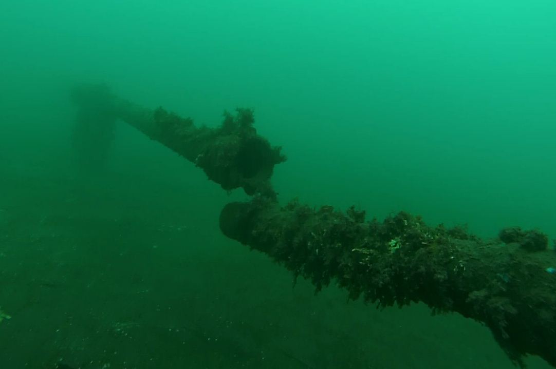 Une image sous-marine de la canalisation "déboîtée" prise par une société de plongeurs en début de cette semaine. Cela se situe entre 10 et 30 mètres de profondeur et à 150 mètres à peine du bord de la plage.