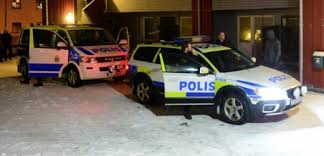 Face à une victime furieuse, des cambrioleurs appellent la police