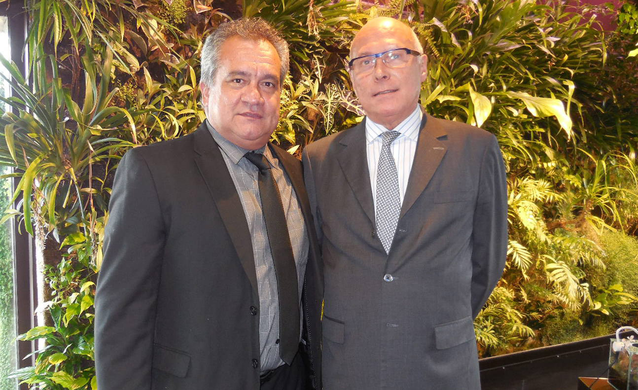 Heremoana Maamaatuaiahutapu reçu, mardi à Paris, par Stéphane Martin, président du musée du Quai Branly.