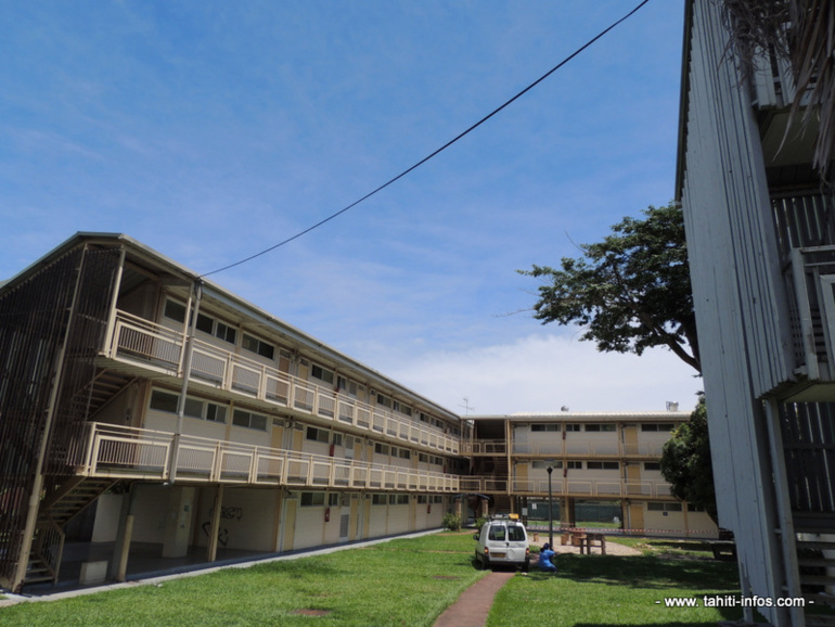 Les deux parcelles disposant de logements (cité Grand de Pirae et cité Mariani de Taiarapu Est) seront proposées au Pays pour être remises à un opérateur de logement social car le logement n'est pas une compétence qui peut être déléguée aux communes.