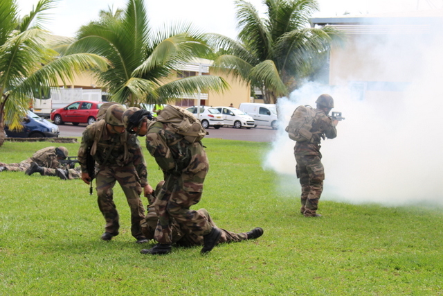 Ce stage court permet de découvrir l’armée de Terre à travers des activités physiques à caractère militaire, et une initiation aux savoir-faire de base du soldat.
