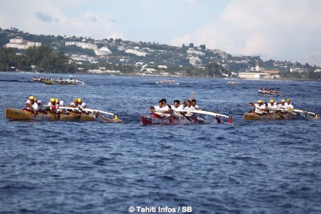 A Tahiti, le va'a est une discipline très disputée, ainsi le 28 mars 2015, 39 équipages V6 étaient engagés dans une course de 71 km entre Pirae et Moorea : la première en haute mer de la saison. Les épreuves des championnats du monde resteront, elles très proches du rivage de Pirae pour encourager le public à suivre les courses depuis le bord de mer.