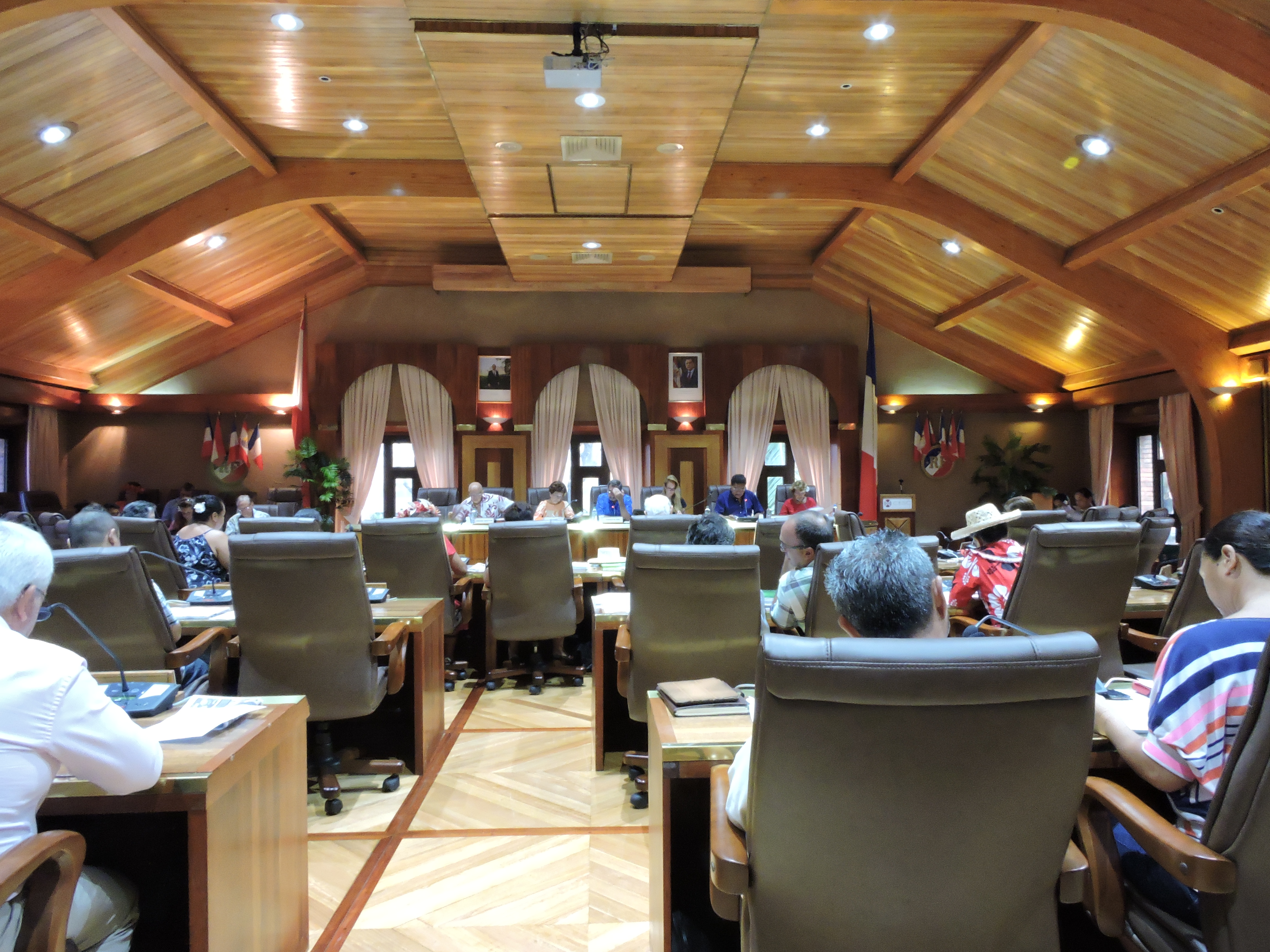 Le bureau du CESC, composé de 12 membres appartenant de manière égale aux trois collèges, sera renouvelé le 29 janvier.  Il comprend le président, deux vice-présidents, trois questeurs, trois secrétaires et trois assesseurs.