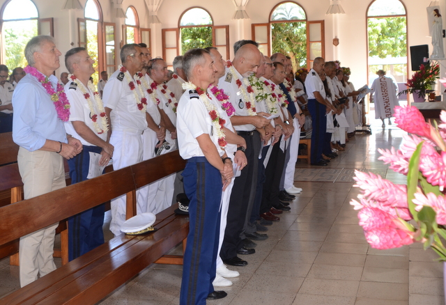Les personnalités civiles et militaires se sont retrouvées autour du verre de l'amitié après l'office religieux, ou un hommage appuyé a été rendu aux victimes des attentats de Paris.