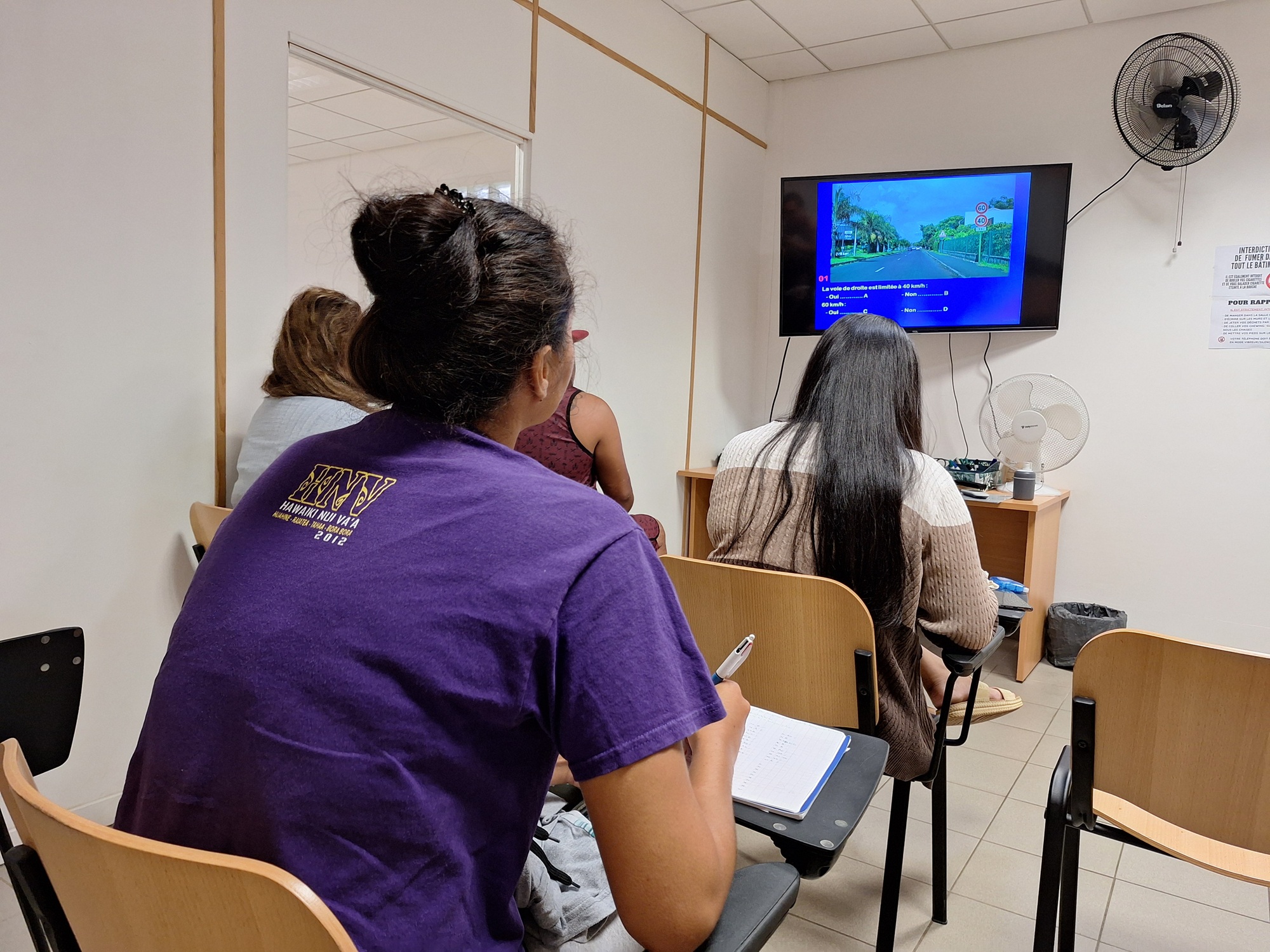 Les sessions mensuelles de l’examen du code de la route sont temporairement suspendues à Taravao (Crédit : Anne-Charlotte Lehartel).