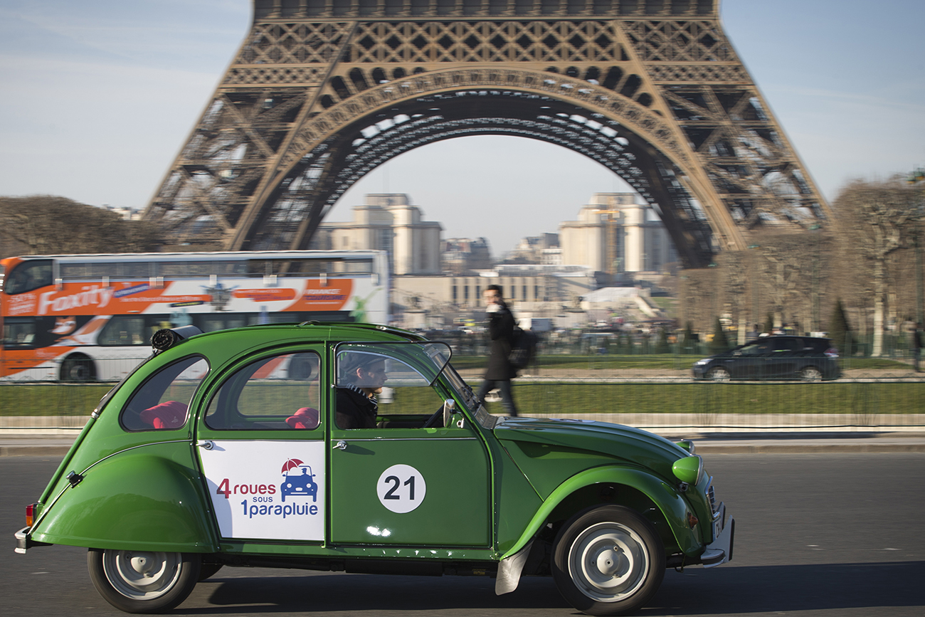 Pour rester magique, la 2CV touristique passe à l'électrique