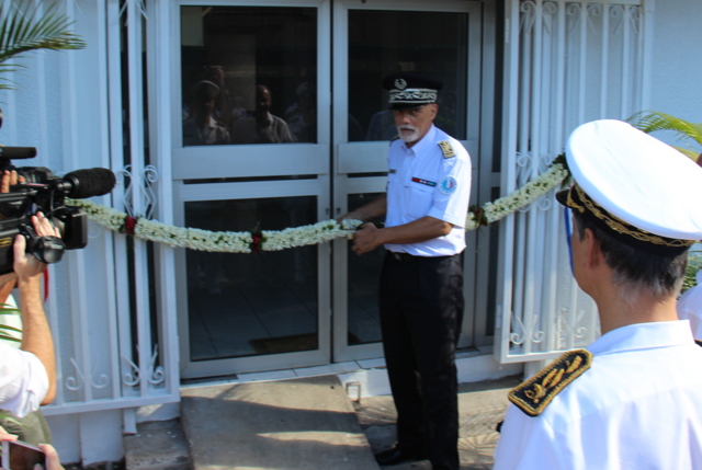 Le commissaire François Perrault pour le traditionnel coupé de ruban.