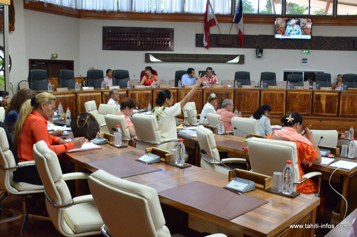 La partie de l’hémicycle à proximité immédiate de la tribune du gouvernement est revendiquée par le groupe RMA.