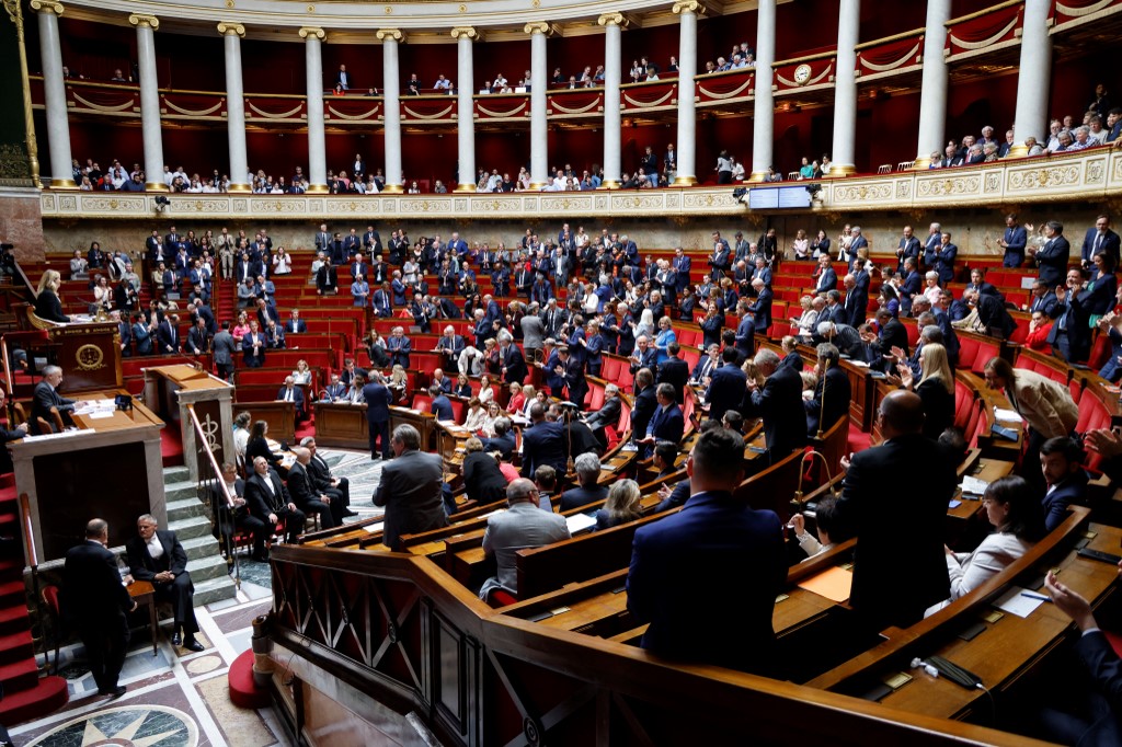 Bayrou promet un texte pour abolir le Code noir qui régissait l'esclavage