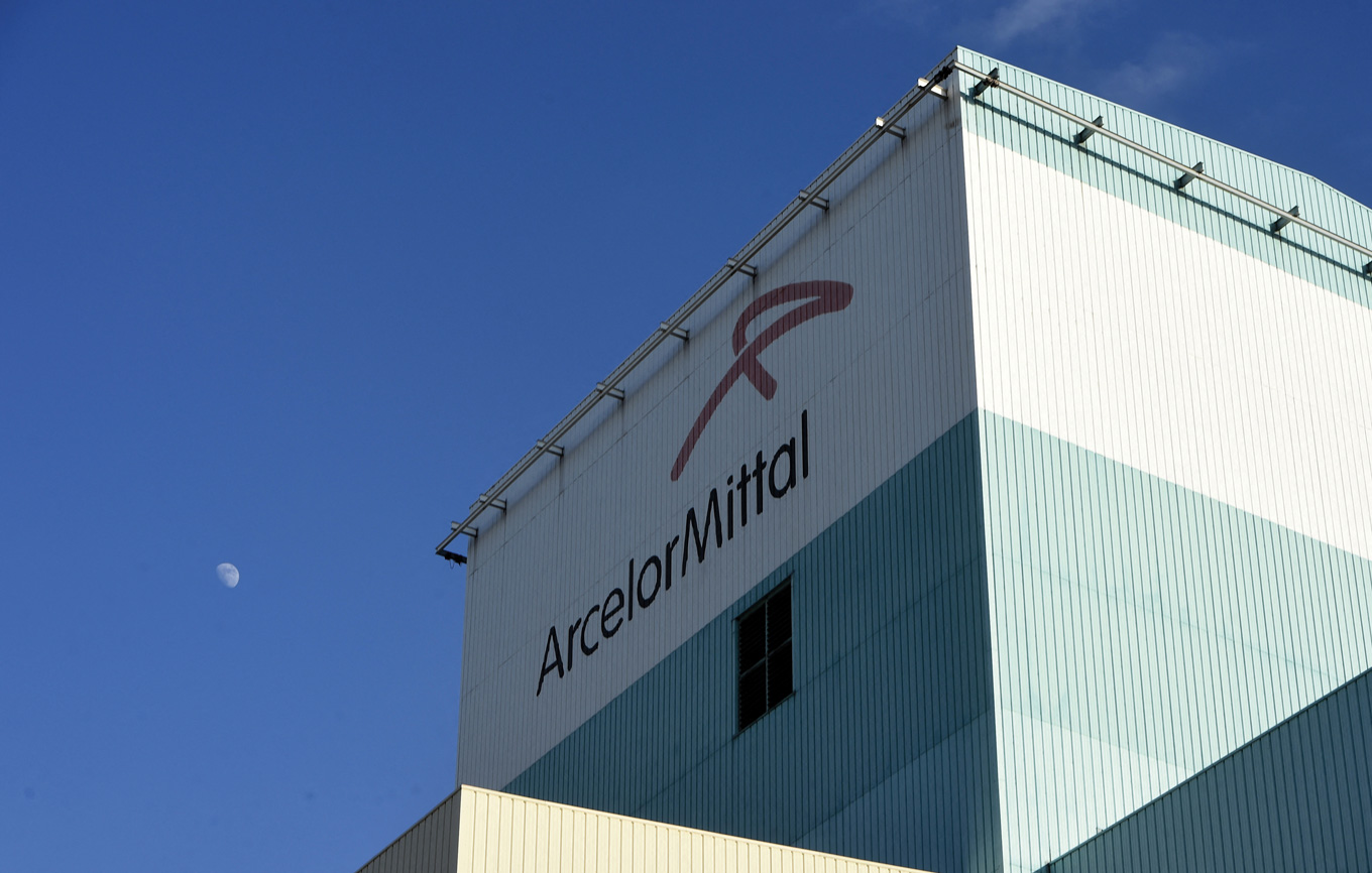 ArcelorMittal veut rassurer sur sa présence à Dunkerque, mais maintient son plan social