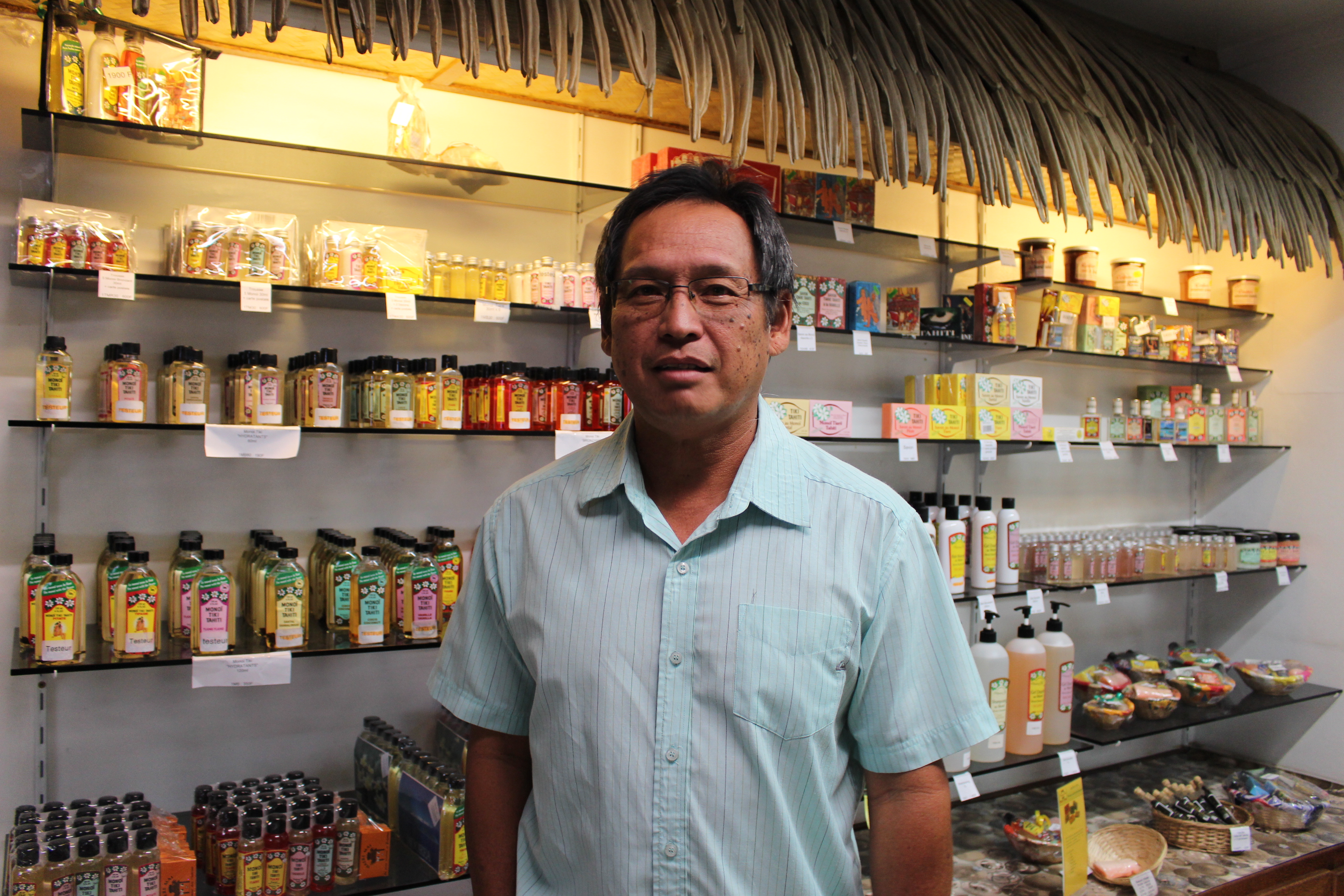 Daniel Lagny, gérant de la Parfumerie Tiki est membre du Groupement interprofessionnel du mono’i de Tahiti.