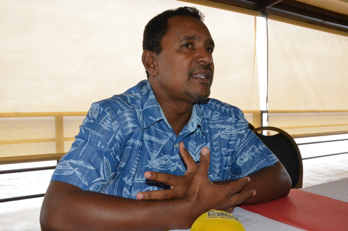 Tearii Alpha, ministre du Logement, maire de la commune de Teva I Uta, fonde le comité polynésien du "Cap AJ pour la France" pour soutenir Alain Juppé dans la course à la Présidentielle de 2017.