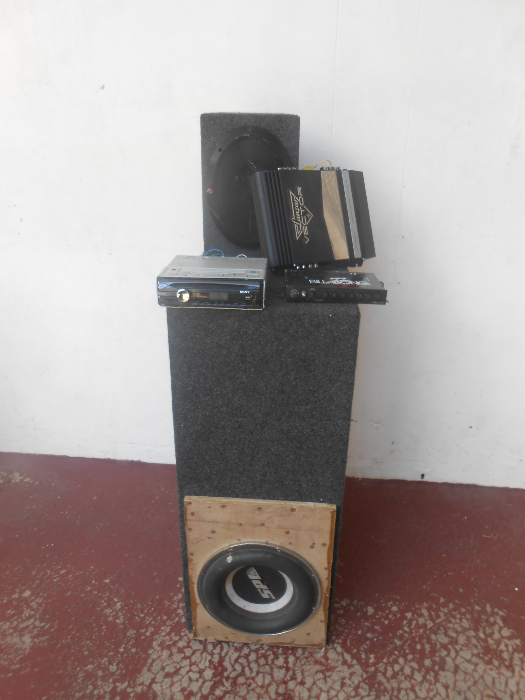 Le propriétaire de la voiture et de la sono s'est fait confisquer son matériel pour destruction et a été invité à s'expliquer en mars devant le tribunal correctionnel.