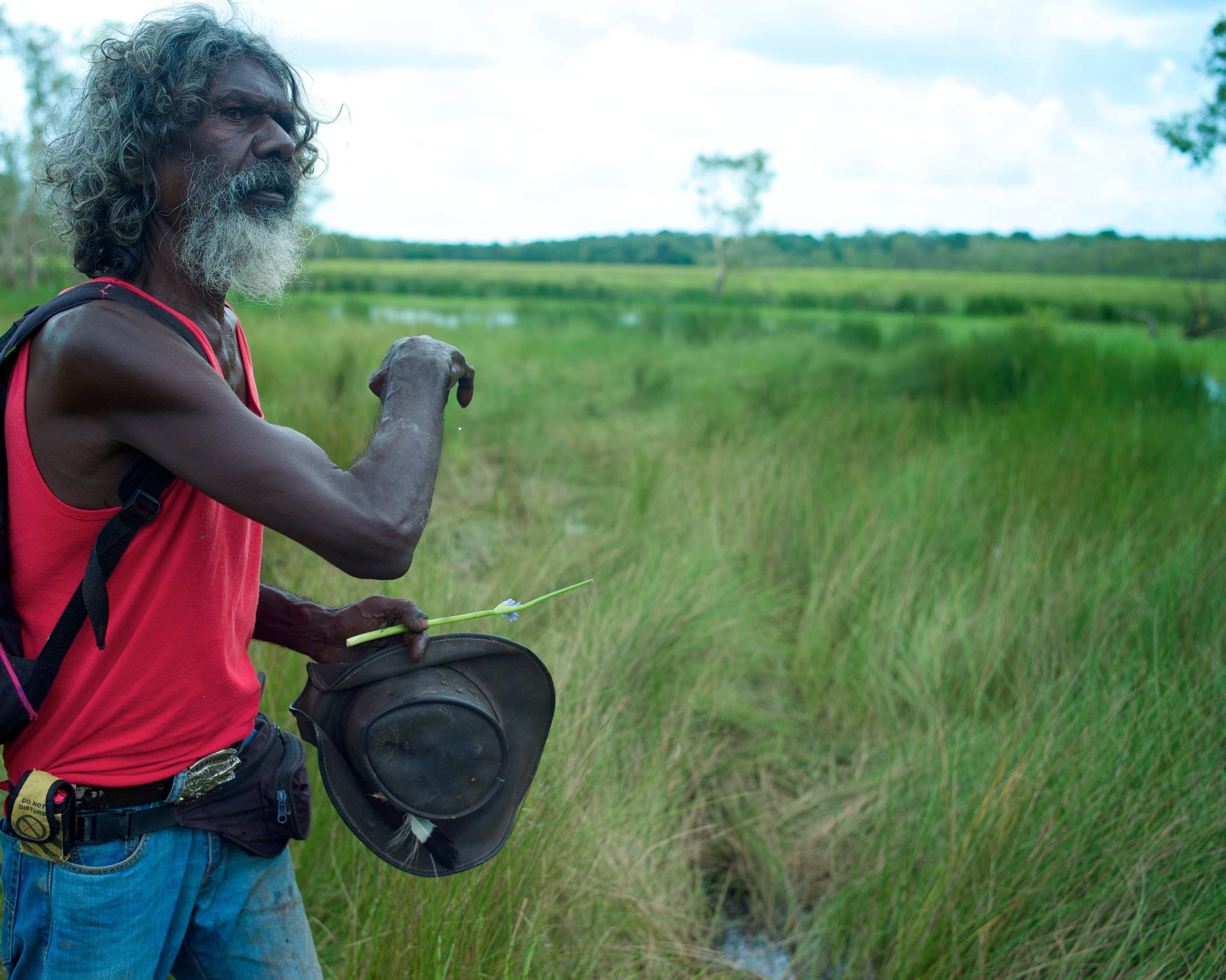 Dans "Another Country", le comédien australien et aborigène David Gulpilil raconte l’histoire de de son peuple dont le mode vie a été interrompu par celui des "Blancs".