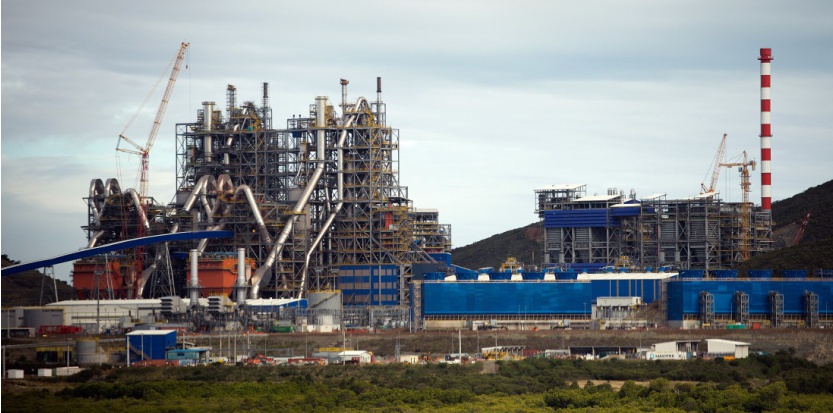 Usine de traitement du nickel en cours de construction en 2014 sur le site de Koniambo. Depuis les cours du nickel ont chuté dangereusement.