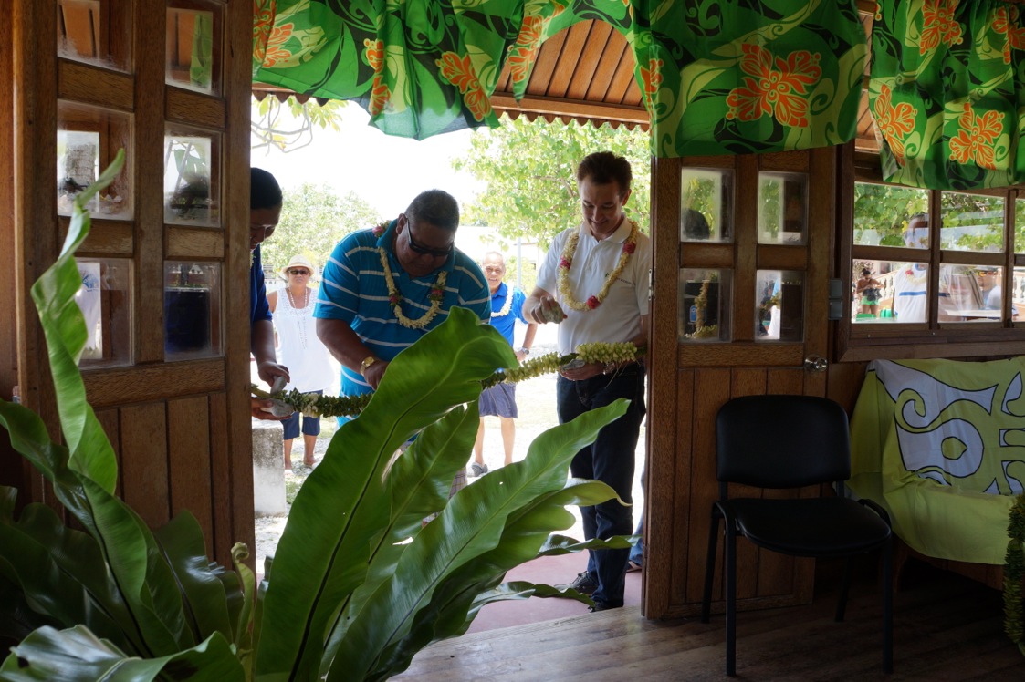 La nouvelle antenne de l'Adie a été inaugurée en présence du cinquième adjoint au maire de Rangiroa.