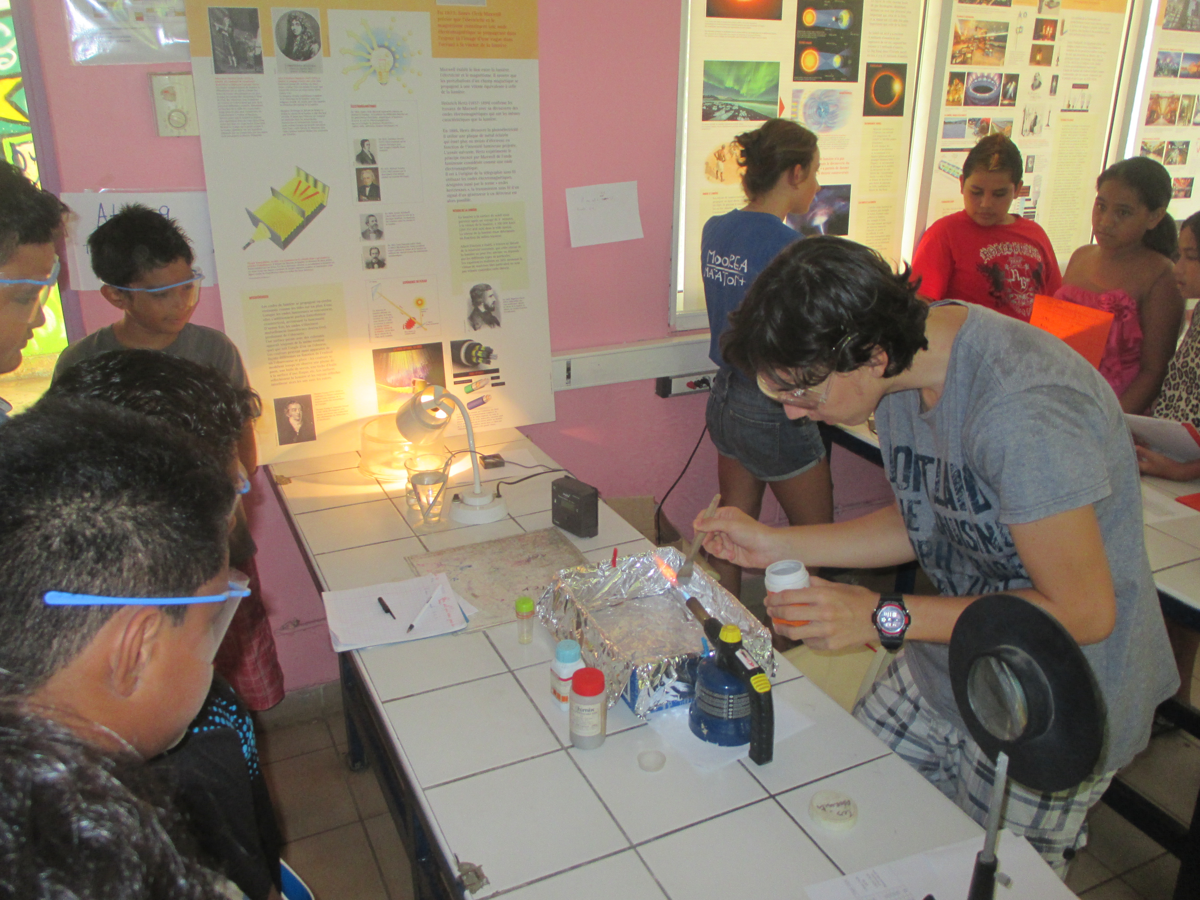 Les collégiens ont réalisé plusieurs expériences