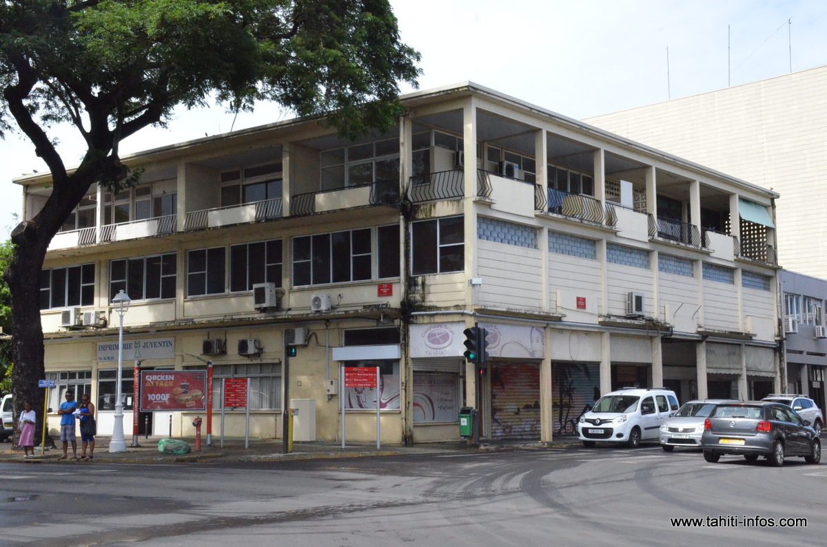 Le Pays a décidé de démolir l'immeuble Juventin pour cause de vétusté et projette de construire à la place un bâtiment administratif de 5 étages, courant 2017.