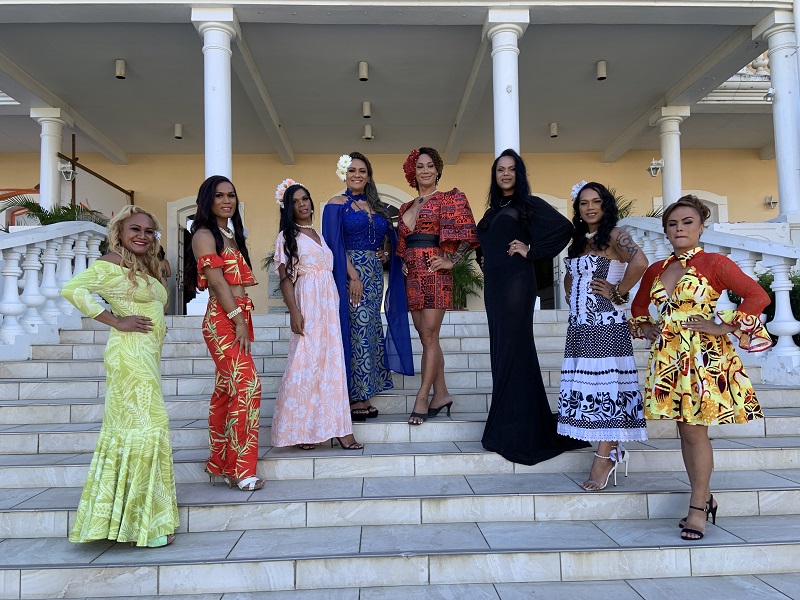 Les huit candidates de Miss T Tahiti 2025. Crédit photo : Thibault Segalard.